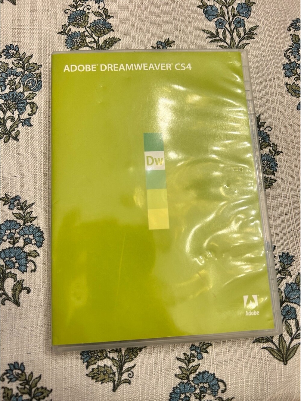 Adobe Dreamweaver CS4 Windows DVD + Creative Suite 4 Training Disc